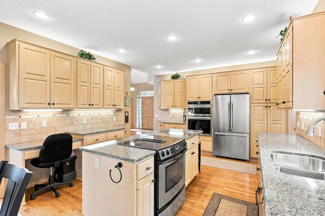 10904 Chatham Court S, Burnsville, MN 55337
