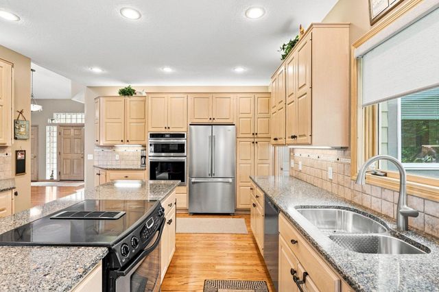 10904 Chatham Court S, Burnsville, MN 55337