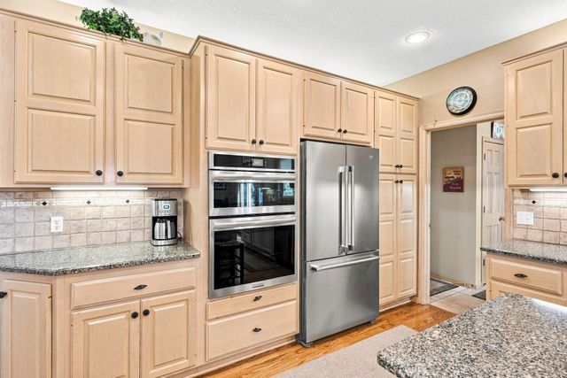 10904 Chatham Court S, Burnsville, MN 55337