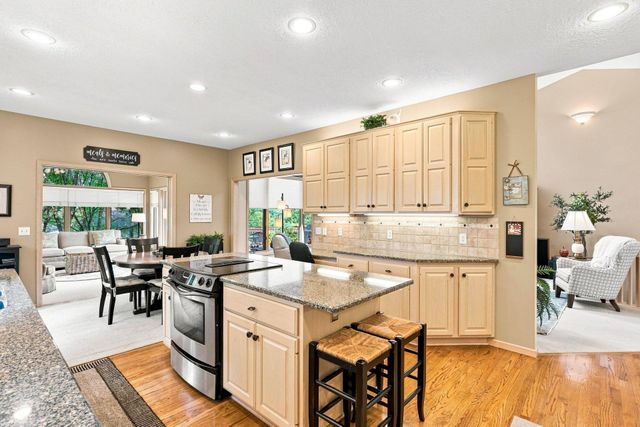 10904 Chatham Court S, Burnsville, MN 55337