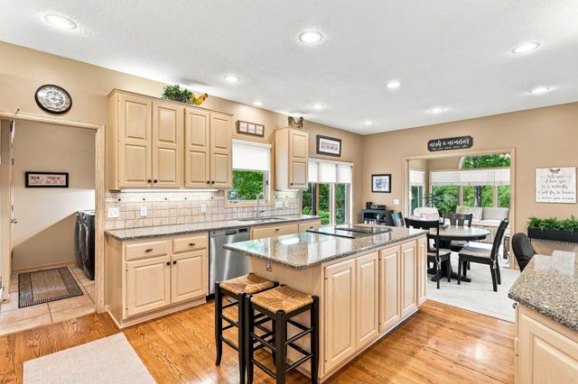 10904 Chatham Court S, Burnsville, MN 55337