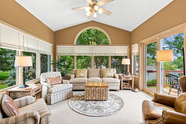 10904 Chatham Court S, Burnsville, MN 55337