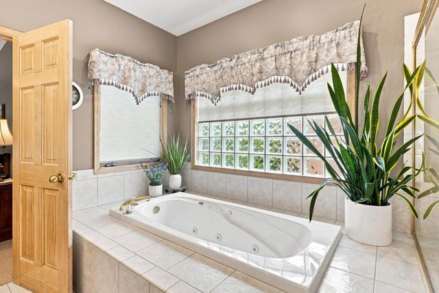 10904 Chatham Court S, Burnsville, MN 55337