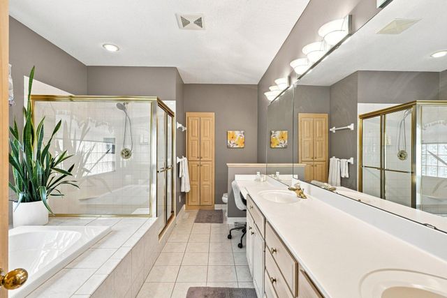 10904 Chatham Court S, Burnsville, MN 55337