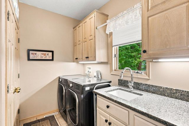 10904 Chatham Court S, Burnsville, MN 55337