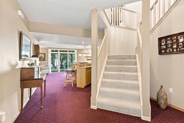 10904 Chatham Court S, Burnsville, MN 55337