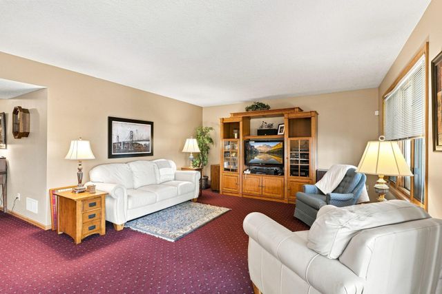 10904 Chatham Court S, Burnsville, MN 55337
