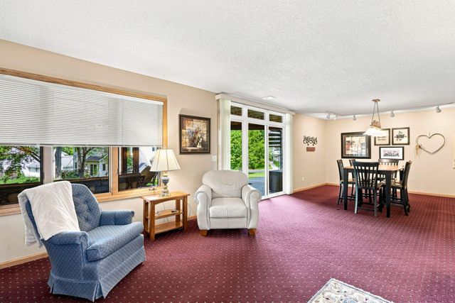 10904 Chatham Court S, Burnsville, MN 55337