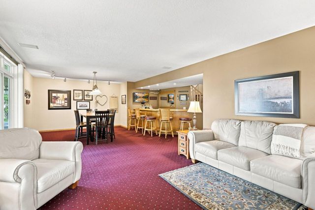 10904 Chatham Court S, Burnsville, MN 55337