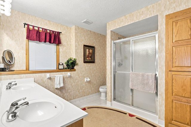 10904 Chatham Court S, Burnsville, MN 55337