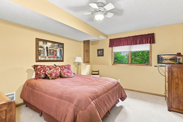 10904 Chatham Court S, Burnsville, MN 55337