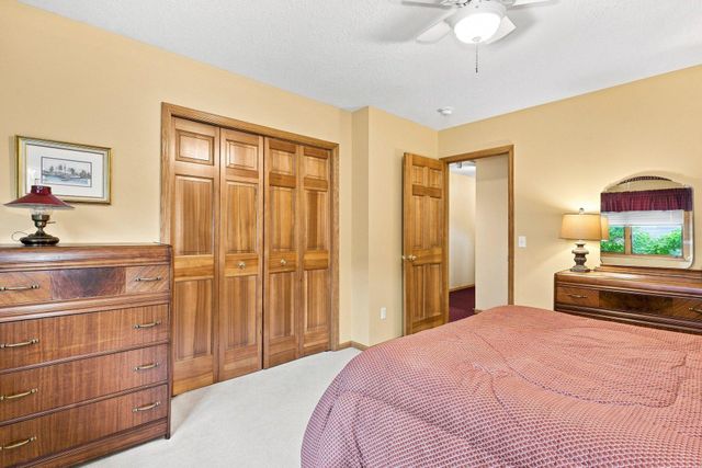10904 Chatham Court S, Burnsville, MN 55337