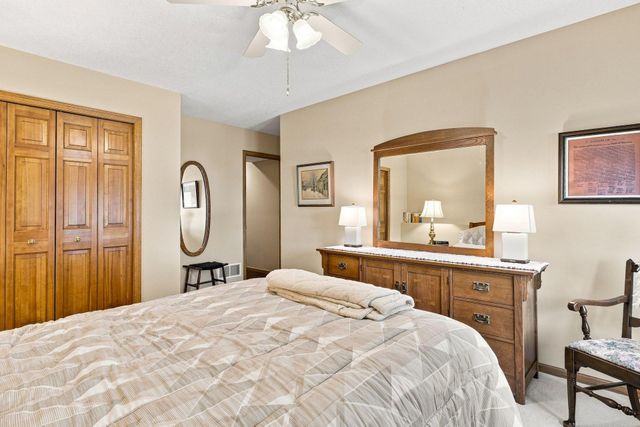 10904 Chatham Court S, Burnsville, MN 55337