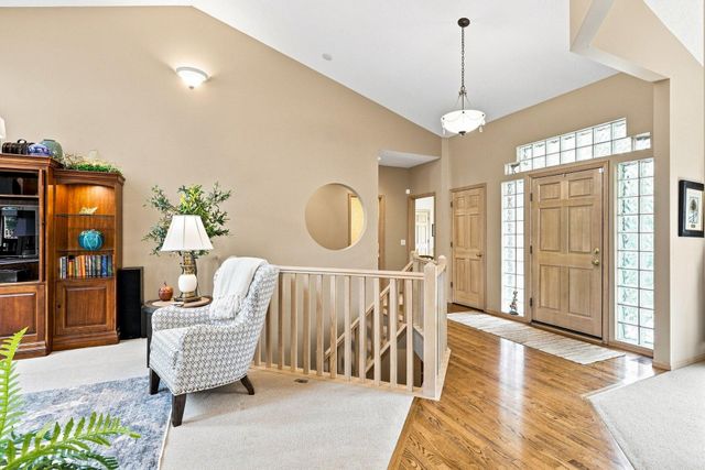 10904 Chatham Court S, Burnsville, MN 55337