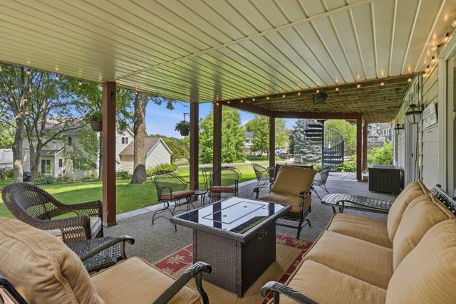 10904 Chatham Court S, Burnsville, MN 55337