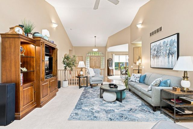 10904 Chatham Court S, Burnsville, MN 55337