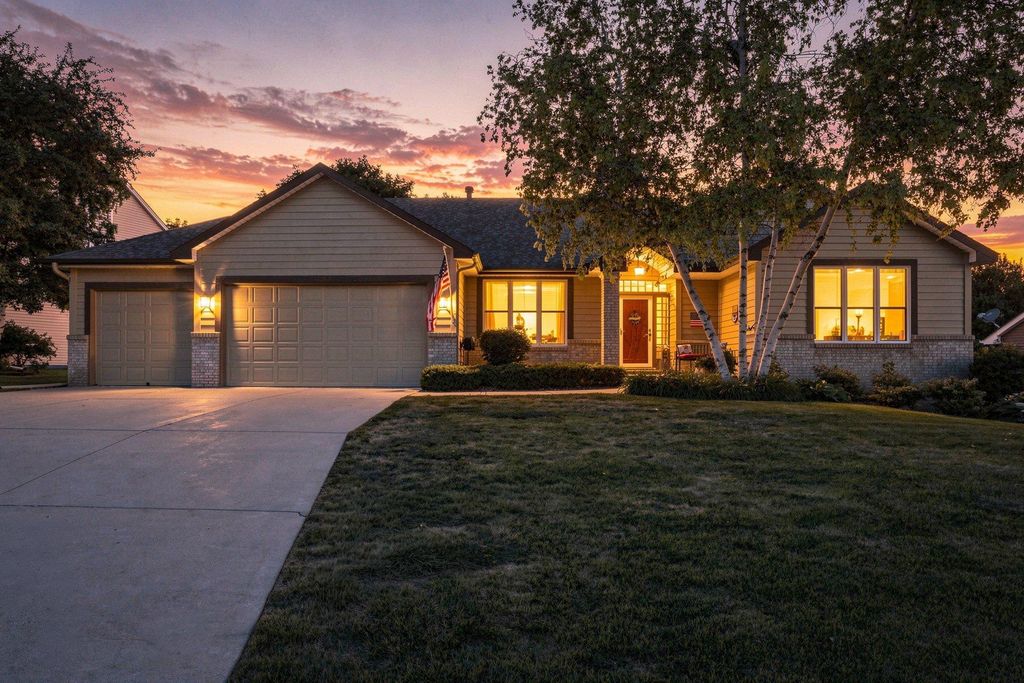 10904 Chatham Court S, Burnsville, MN 55337