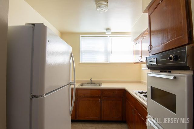 9 KOSTER Boulevard 24-8A, Edison, NJ 08820