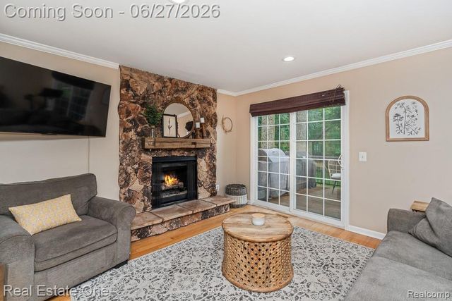 1222 Kings Cove Court 244, Rochester Hills, MI 48306