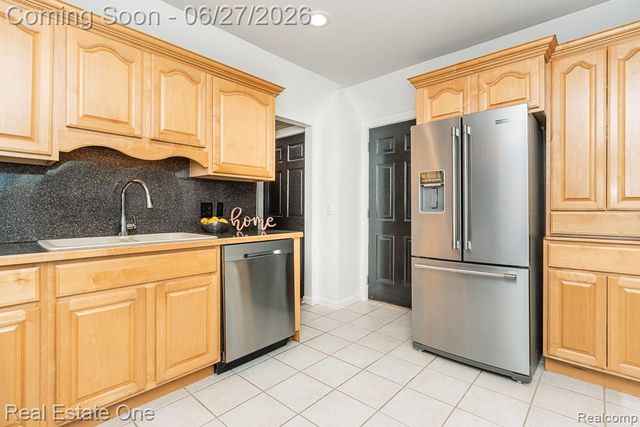 1222 Kings Cove Court 244, Rochester Hills, MI 48306