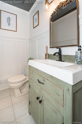 1222 Kings Cove Court 244, Rochester Hills, MI 48306
