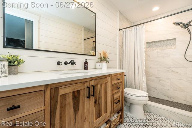 1222 Kings Cove Court 244, Rochester Hills, MI 48306