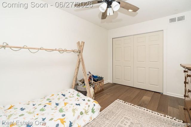 1222 Kings Cove Court 244, Rochester Hills, MI 48306