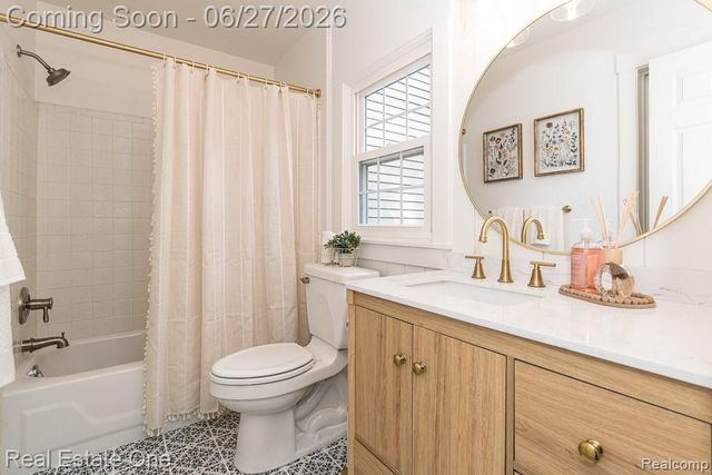 1222 Kings Cove Court 244, Rochester Hills, MI 48306