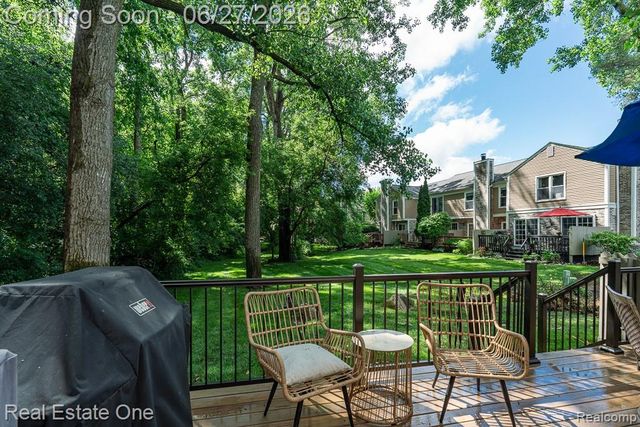 1222 Kings Cove Court 244, Rochester Hills, MI 48306