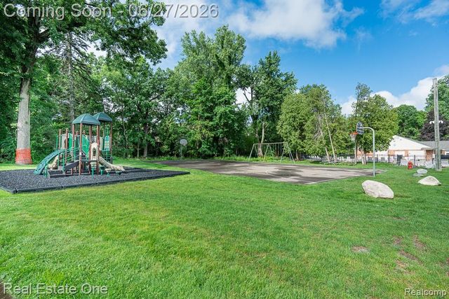 1222 Kings Cove Court 244, Rochester Hills, MI 48306
