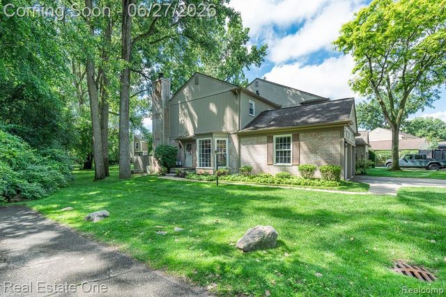 1222 Kings Cove Court 244, Rochester Hills, MI 48306