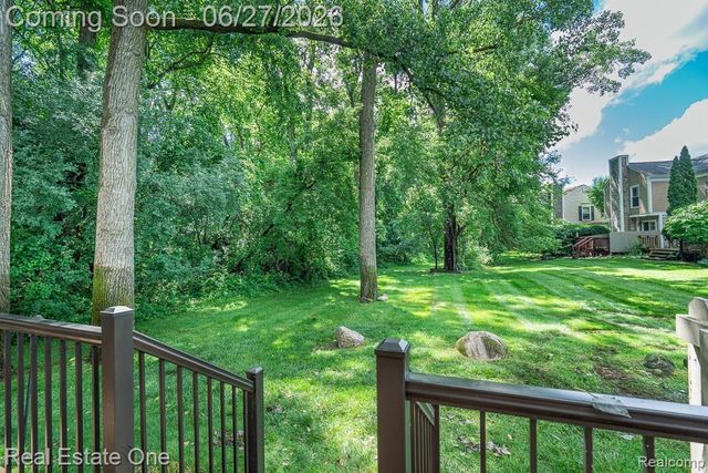 1222 Kings Cove Court 244, Rochester Hills, MI 48306