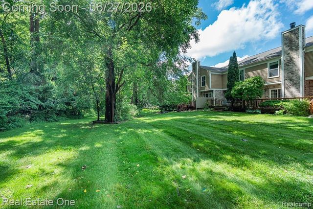 1222 Kings Cove Court 244, Rochester Hills, MI 48306