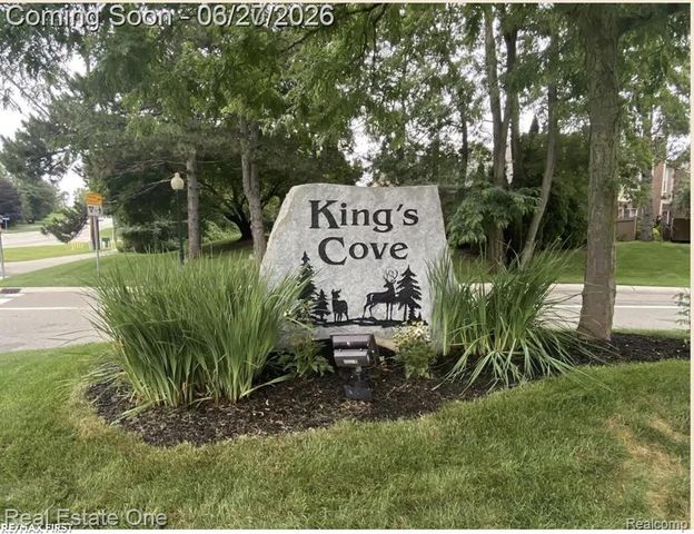 1222 Kings Cove Court 244, Rochester Hills, MI 48306