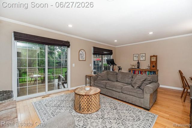 1222 Kings Cove Court 244, Rochester Hills, MI 48306