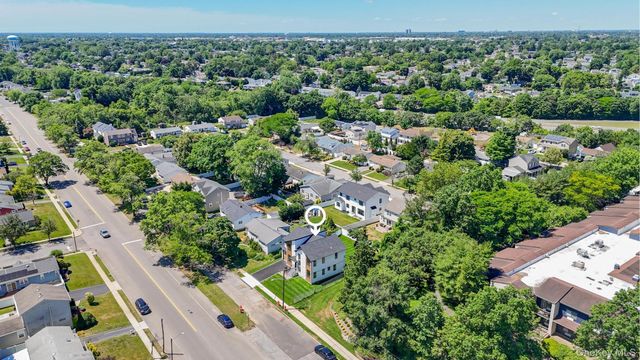 17 Gerhard Road, Plainview, NY 11803