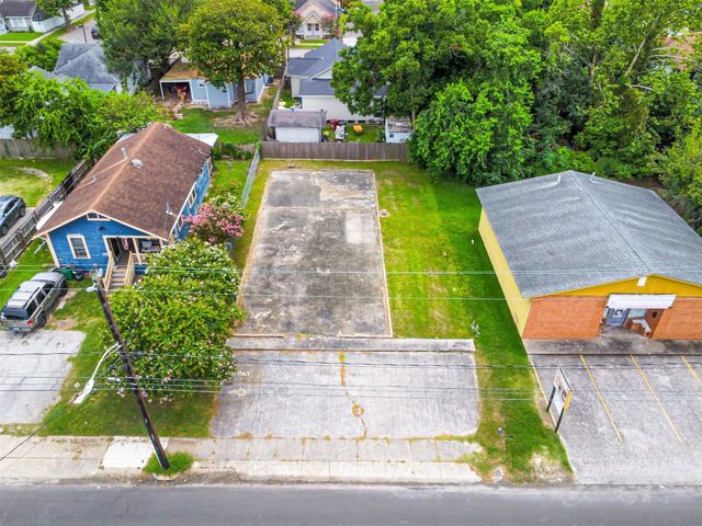 213 E Texas Avenue, Baytown, TX 77520