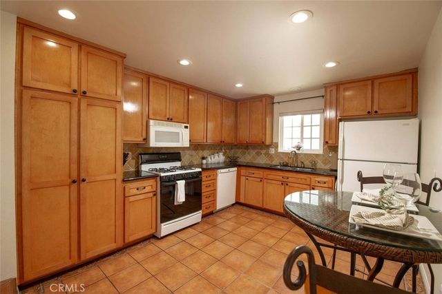 7310 Balboa Boulevard F, Van Nuys, CA 91406