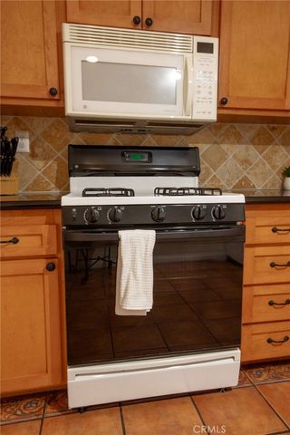 7310 Balboa Boulevard F, Van Nuys, CA 91406
