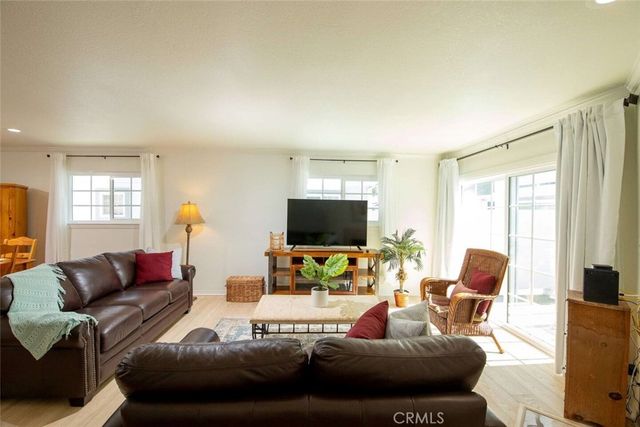 7310 Balboa Boulevard F, Van Nuys, CA 91406