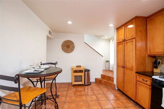7310 Balboa Boulevard F, Van Nuys, CA 91406
