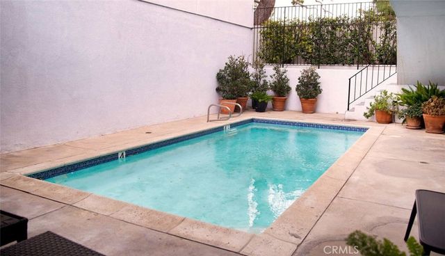 7310 Balboa Boulevard F, Van Nuys, CA 91406