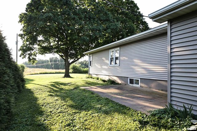 42060 County Highway 10, Nebo, IL 62355