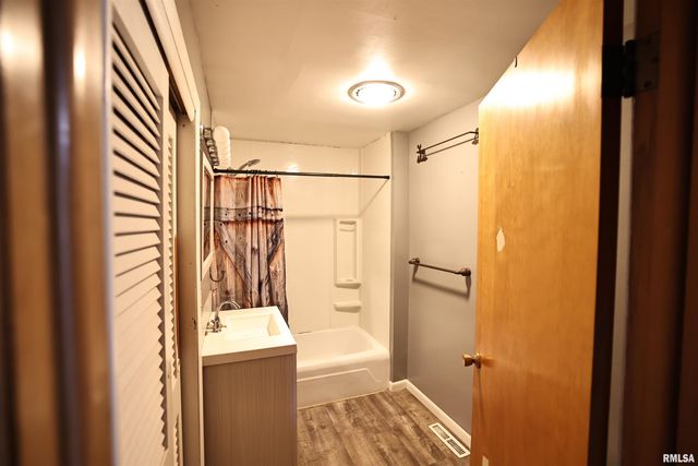 42060 County Highway 10, Nebo, IL 62355