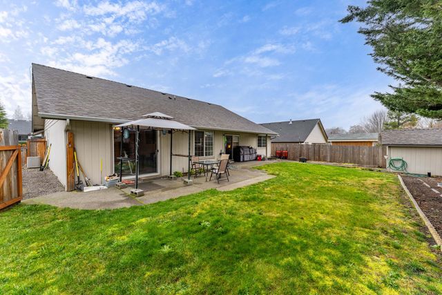 2719 SW Garden Meadow Drive, Grants Pass, OR 97527