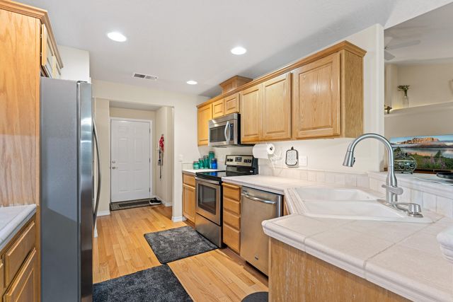 2719 SW Garden Meadow Drive, Grants Pass, OR 97527