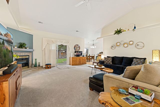 2719 SW Garden Meadow Drive, Grants Pass, OR 97527