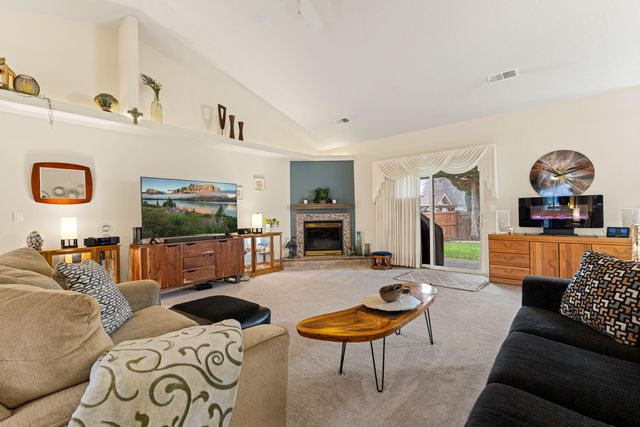 2719 SW Garden Meadow Drive, Grants Pass, OR 97527