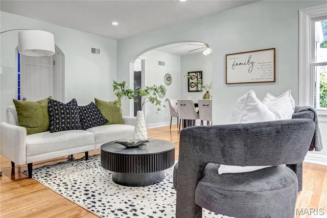 1545 Moore Place, University City, MO 63130