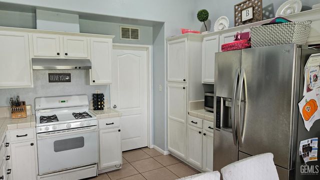 7917 Quest Street, Bakersfield, CA 93307